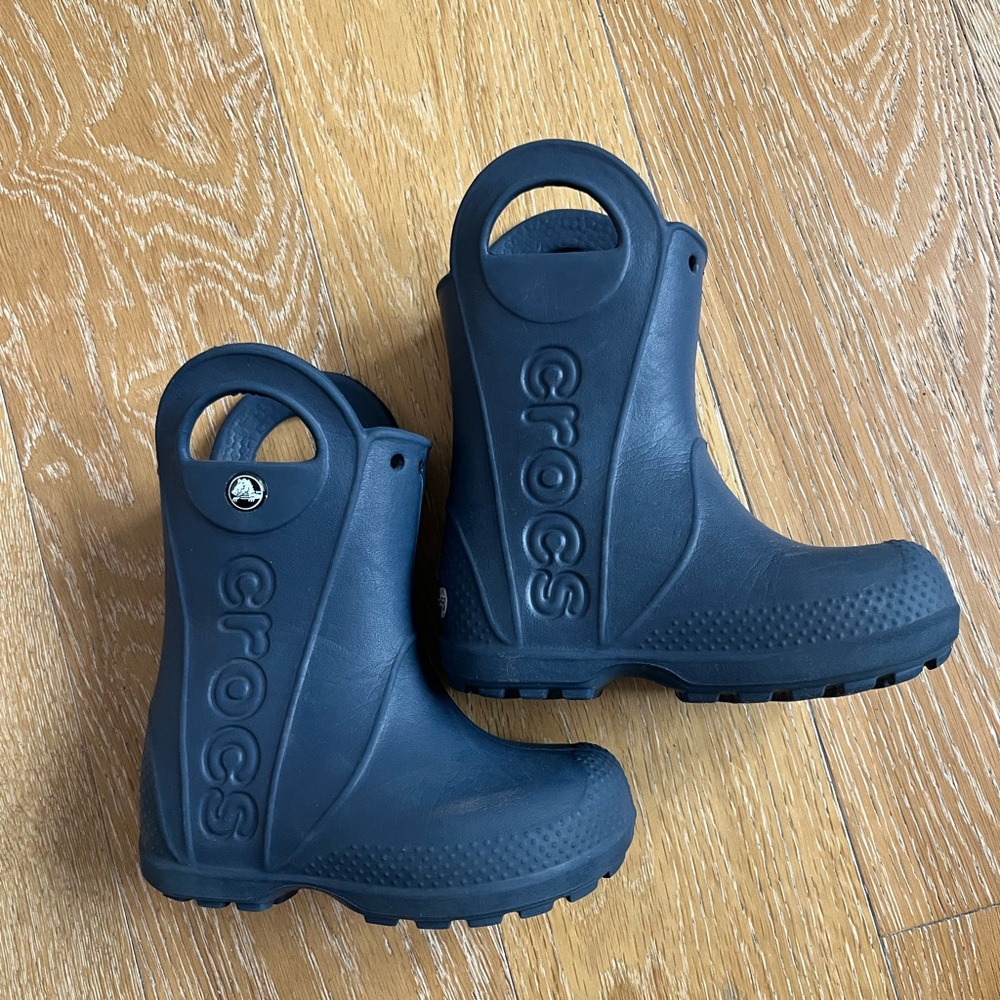 Crocs toddler boots color dark blue size C7
